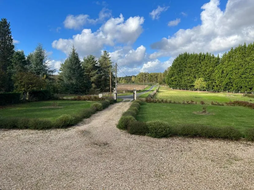 Domaine de 5 hectares avec chambre familiale et accès à 600 m de rivière