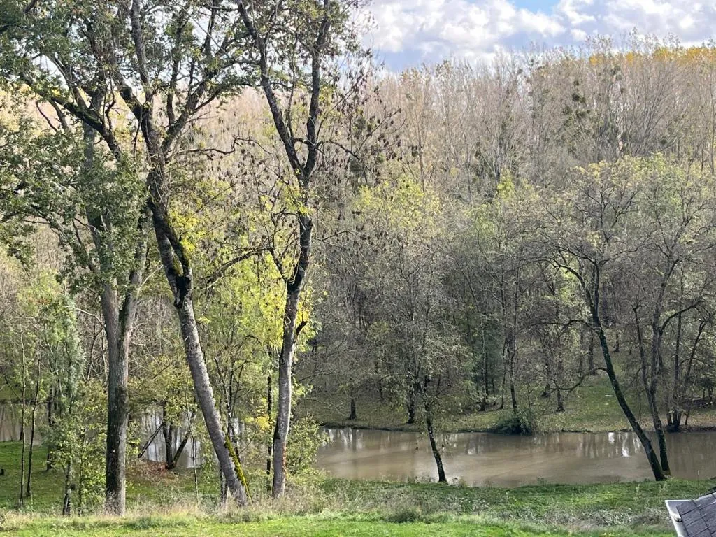 Chambre avec 600 m de berges, havre de nature et tranquillité