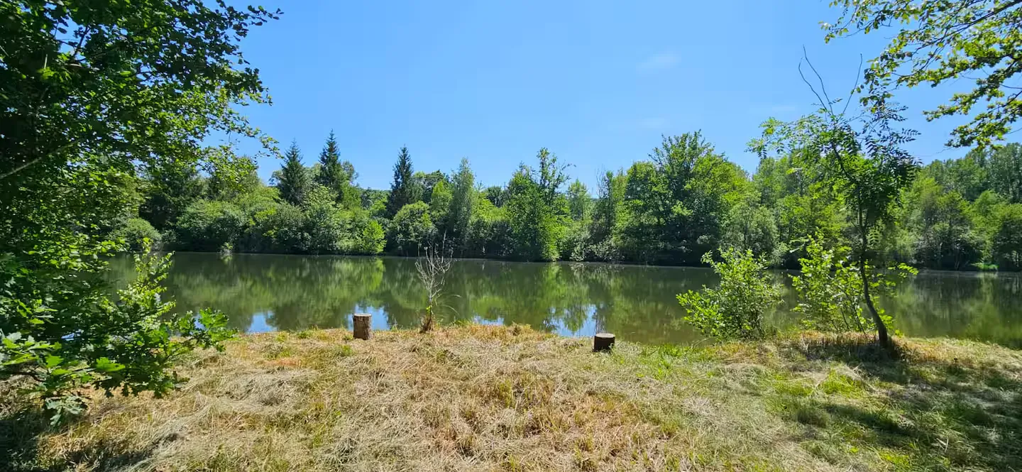 Séjour nature en Seine-et-Marne – 2 personnes – Chalet au bord d’un étang privé