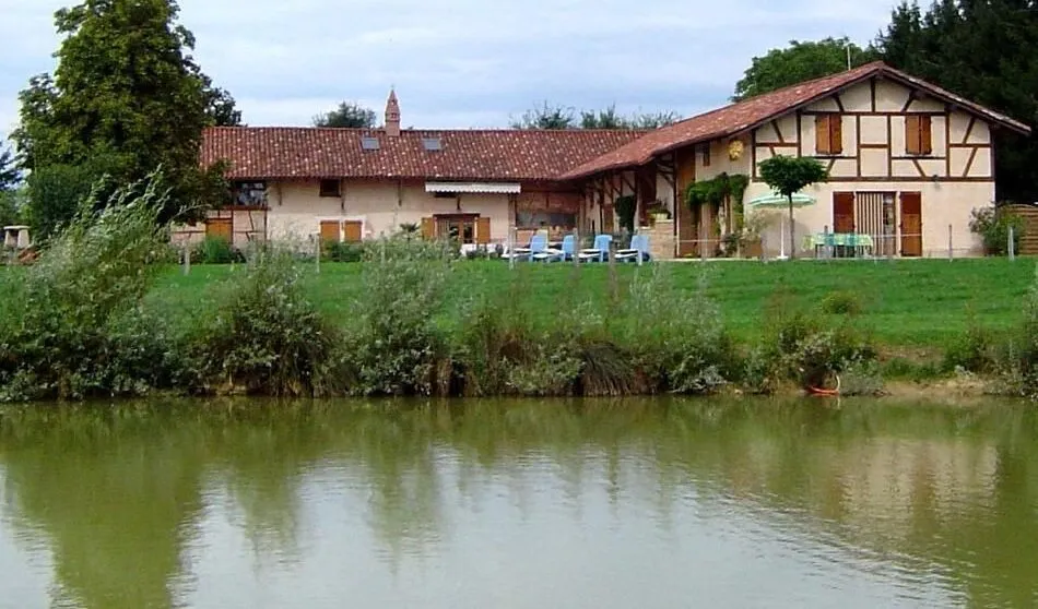 Etang avec gîte confortable et authentique