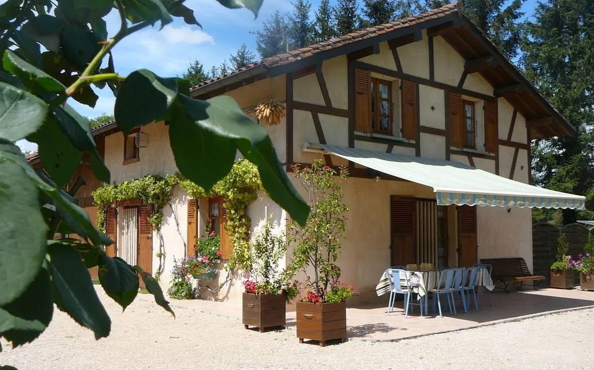 Etang avec gîte confortable et authentique