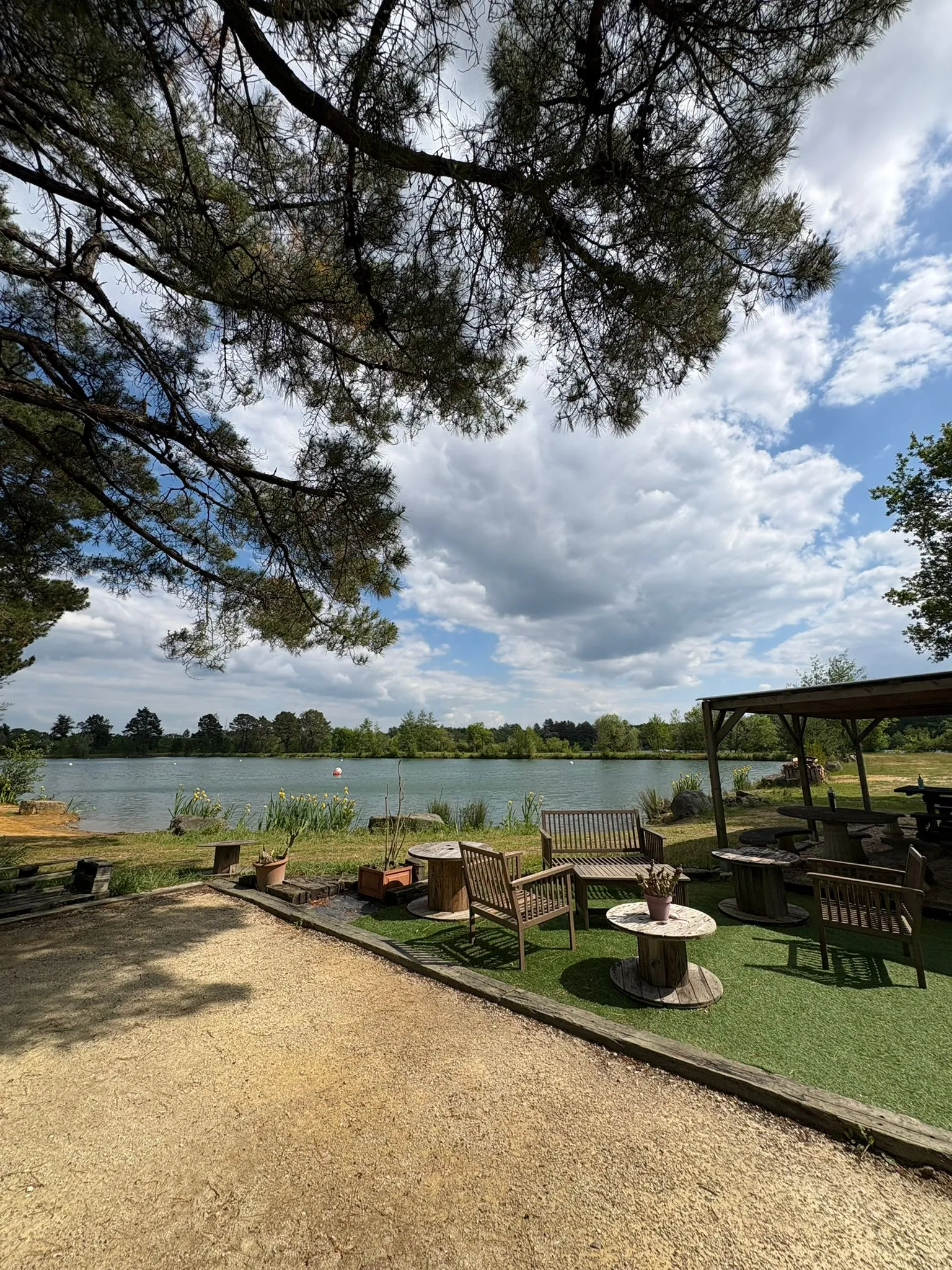 Location étang de 3ha avec son mobil home en Vendée