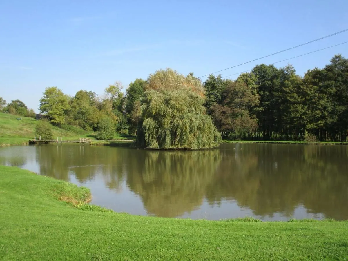 Roulotte tout confort au cœur d’un Domaine avec étang privé