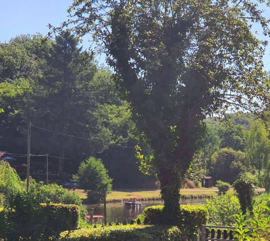 Séjour dans la Nièvre – 4 personnes pour une pêche au bord d’un canal