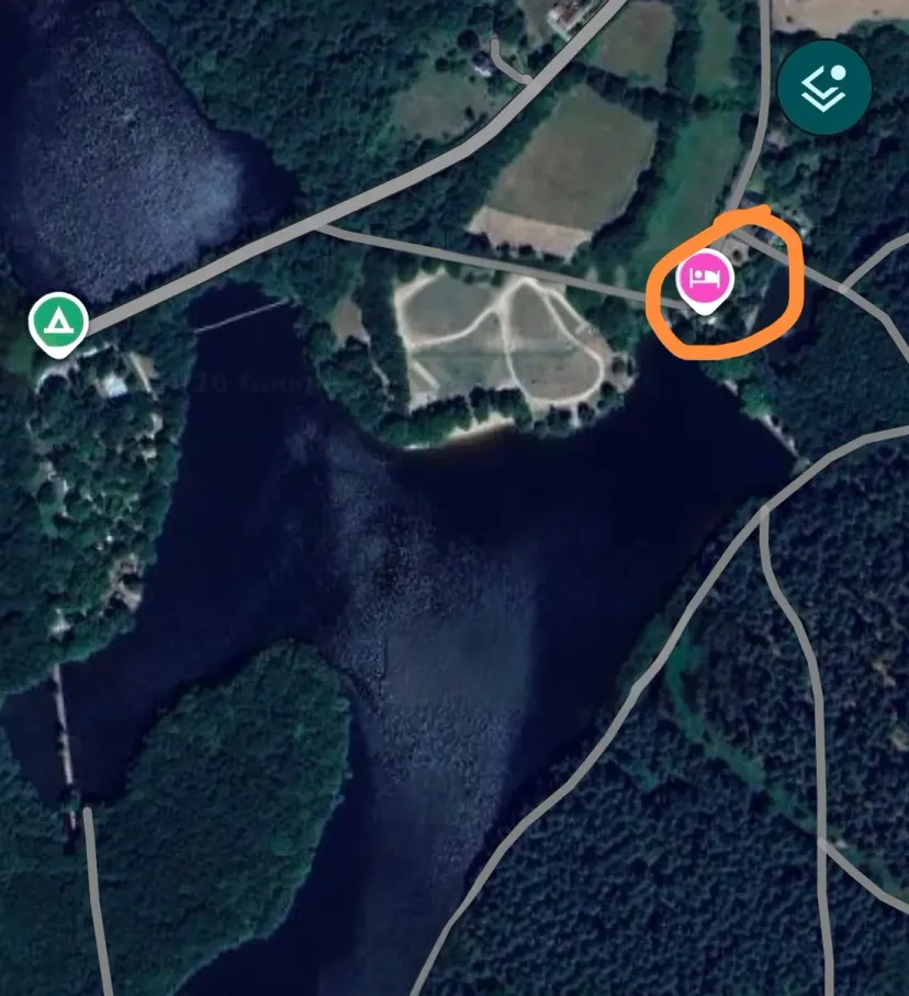 Terrain de pêche au bord d'un étang de 17 ha à 2h de Dijon
