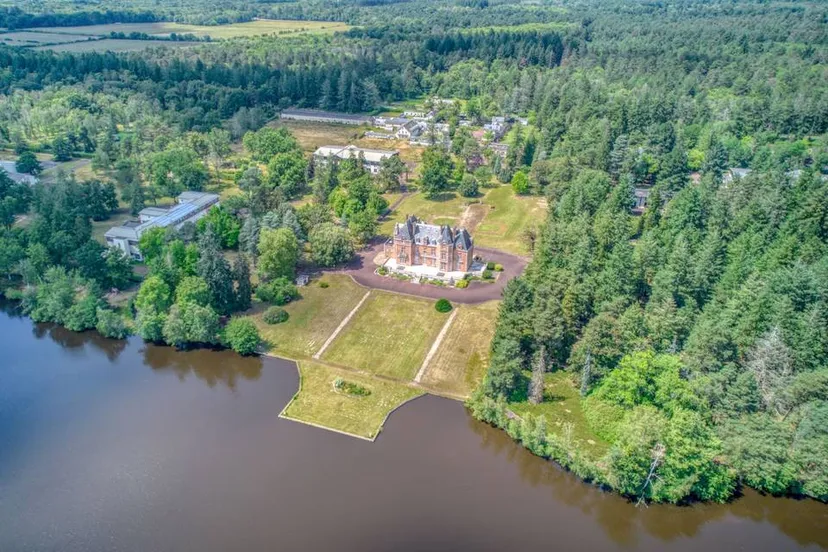 Chambre twin en région Centre – pour 2 personnes – au bord d’un étang exceptionnel pour la pêche