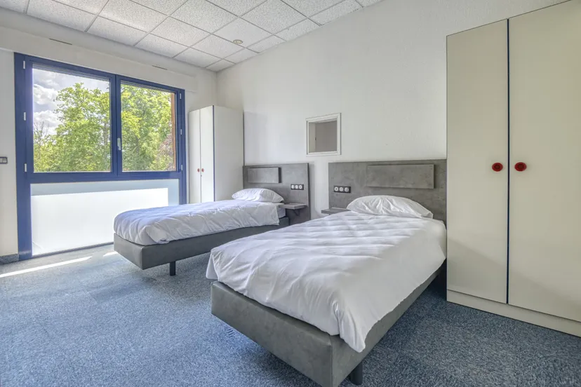 Chambre twin pour une pêche aux carnassiers au bord d’un étang de 43ha en Centre-Val de Loire
