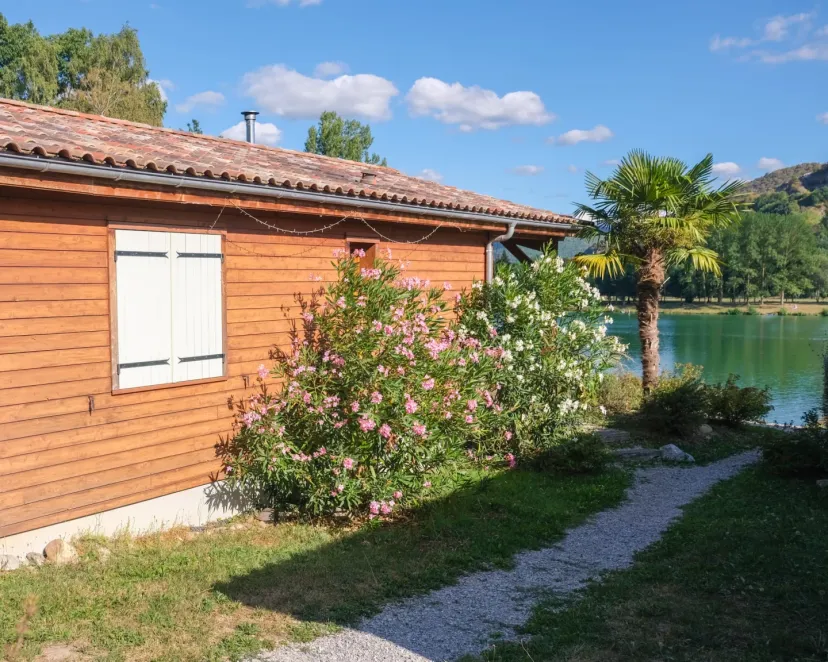 Séjour en Haute-Garonne, ressourçant dans un chalet face au lac avec jacuzzi - 5 personnes