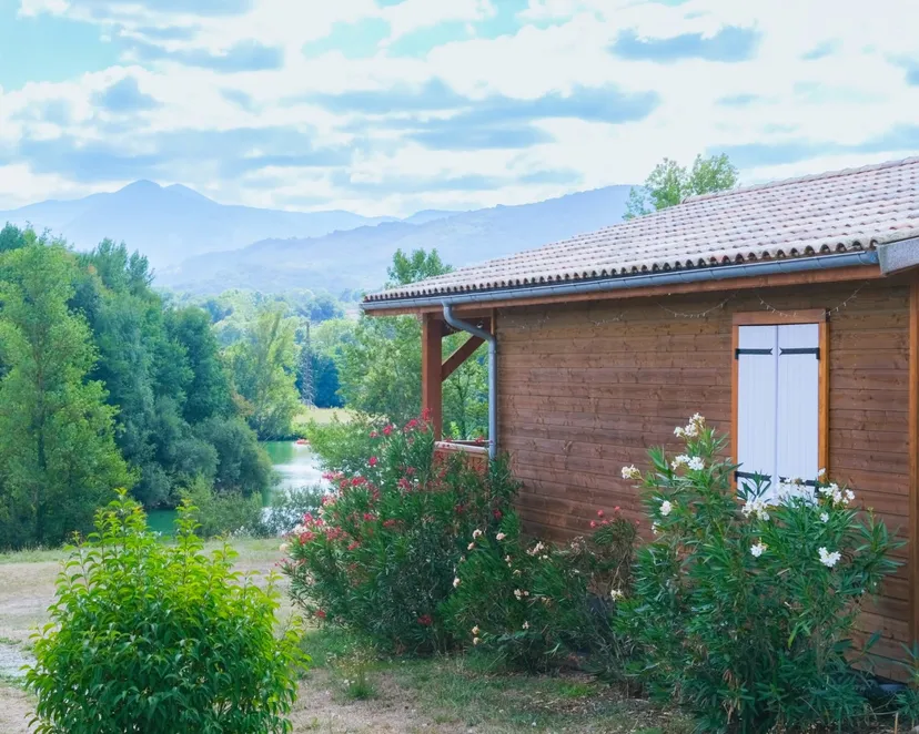 Séjour en Haute-Garonne, ressourçant dans un chalet face au lac avec jacuzzi - 5 personnes
