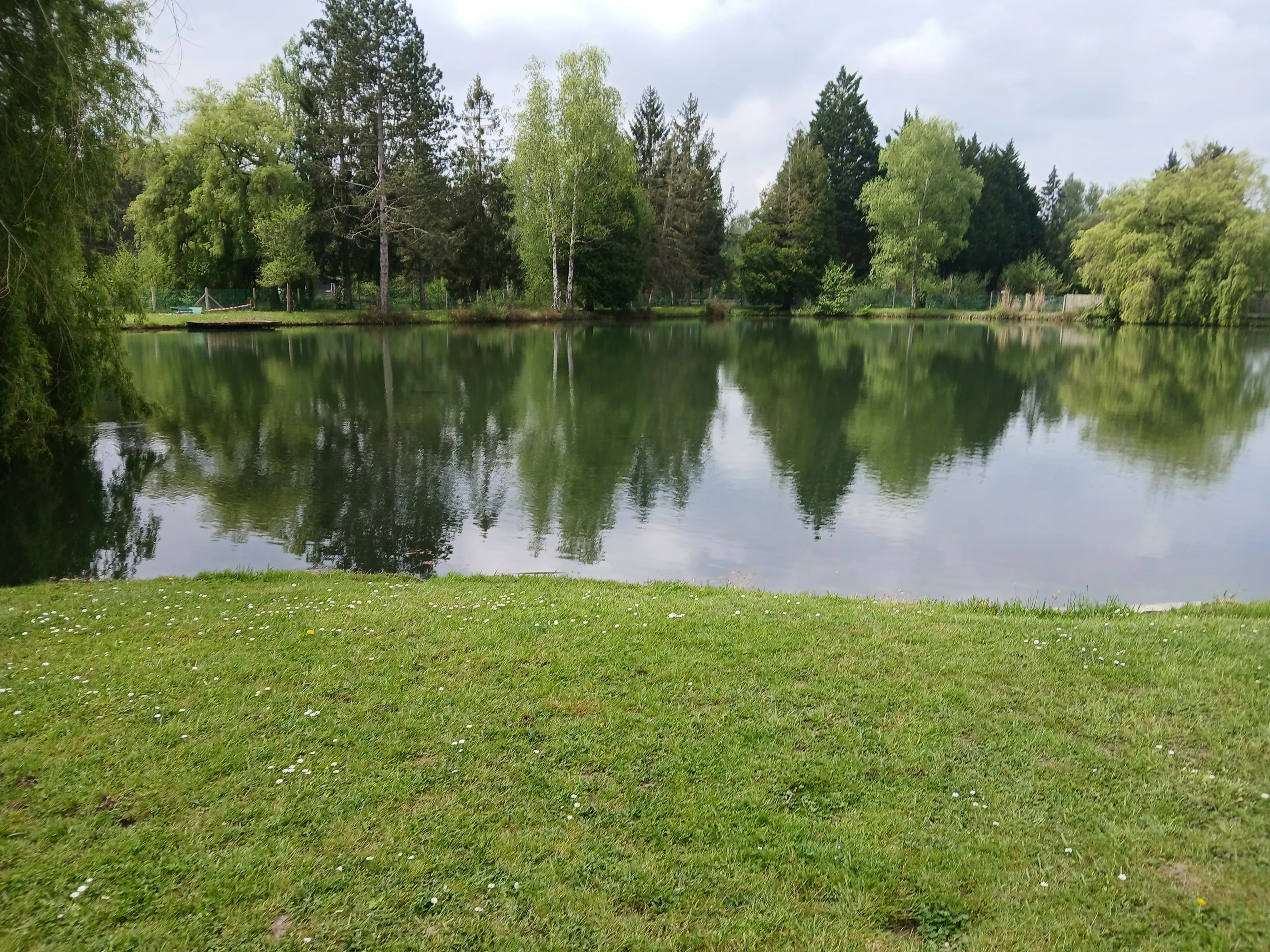 Chalet au bord d'un étang privatif
