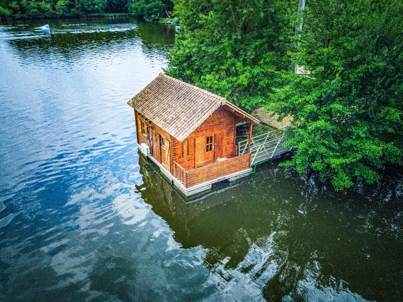 Grand Chalet Familial avec accès direct à l'étang