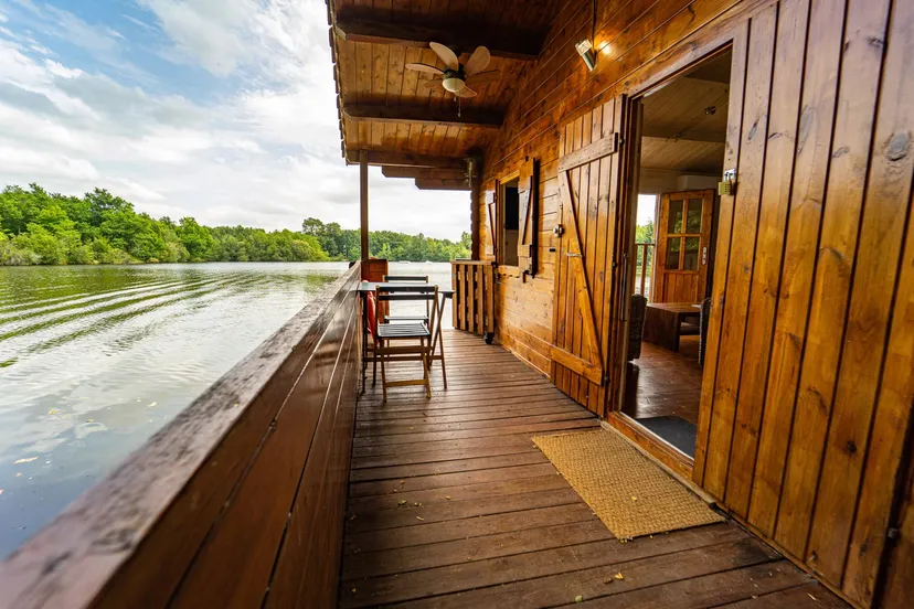 Chalet couple au bord du lac de 3ha, évasion au coeur de la nature