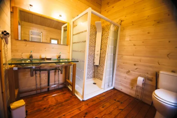 Chalet Romantique avec accès direct au lac