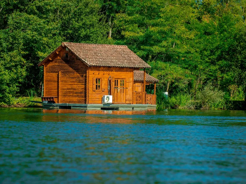 Chalet Romantique avec accès direct au lac