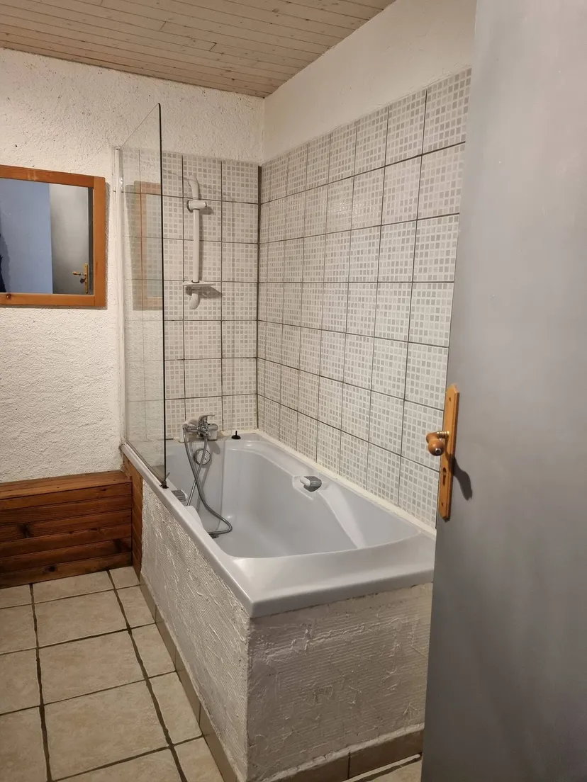 Maison de montagne avec son lac privé