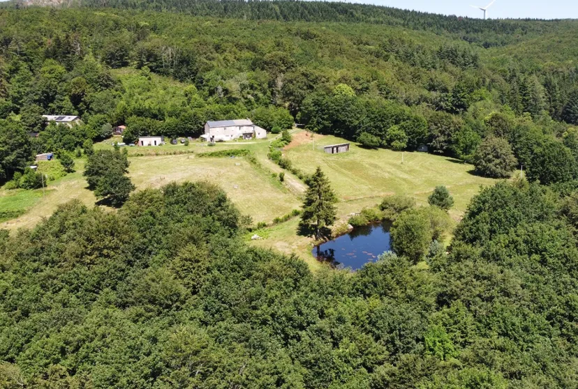 Maison de montagne avec son lac privé