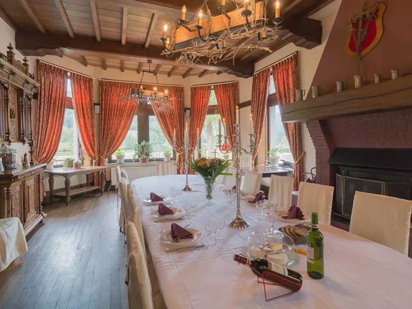 Castle in the Ardennes, between two rivers, welcoming up to 20 people by the water