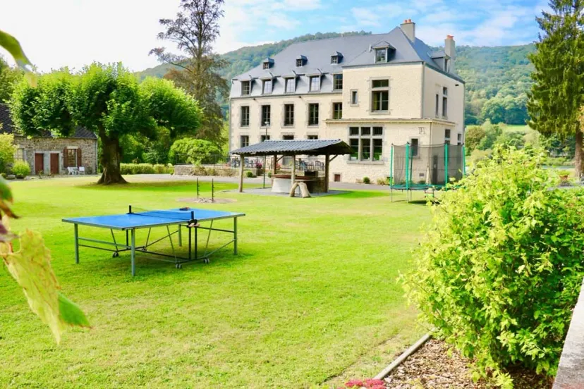 Castle in the Ardennes, between two rivers, welcoming up to 20 people by the water