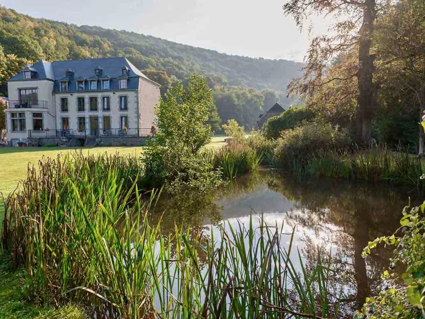 Castle in the Ardennes, between two rivers, welcoming up to 20 people by the water