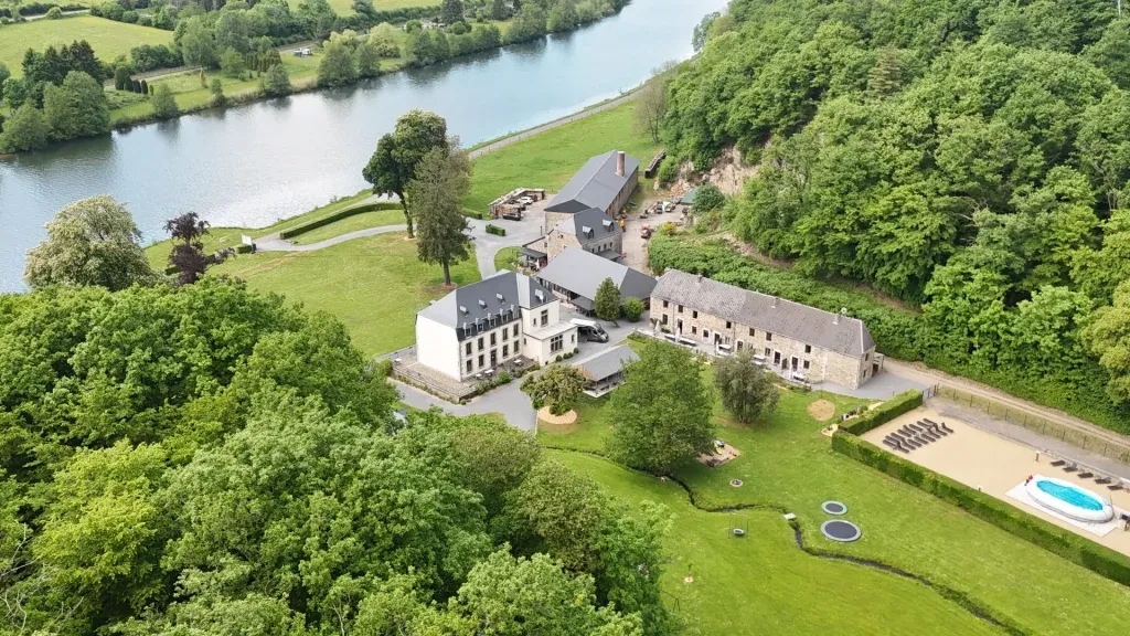 Séjour dans les Ardennes – jusqu’à 14 personnes, entre deux rivières