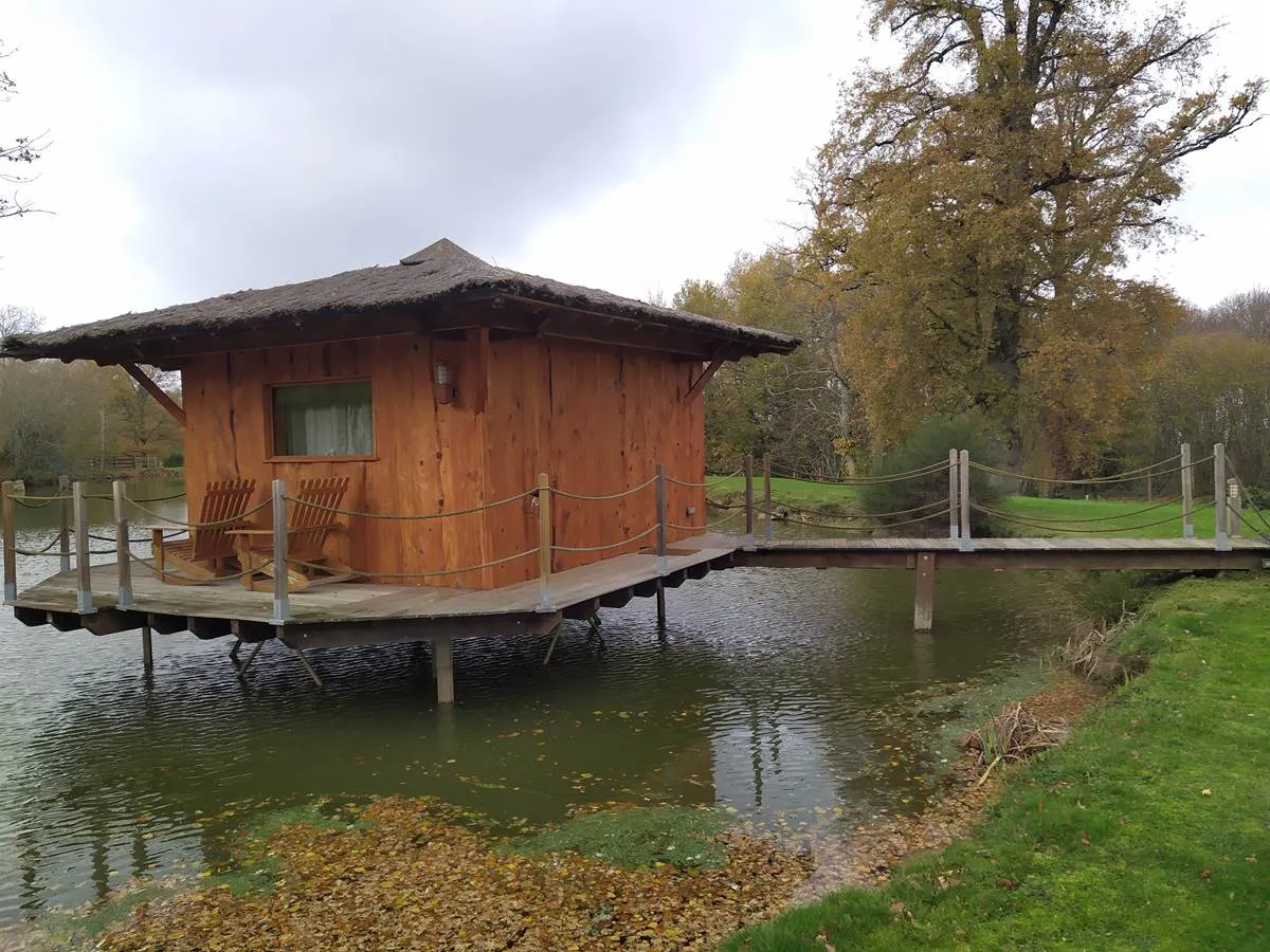 Séjour romantique sur l’eau en Creuse – Cabane sur pilotis pour 2 personnes