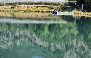 Tente glamping entre lac et montagnes