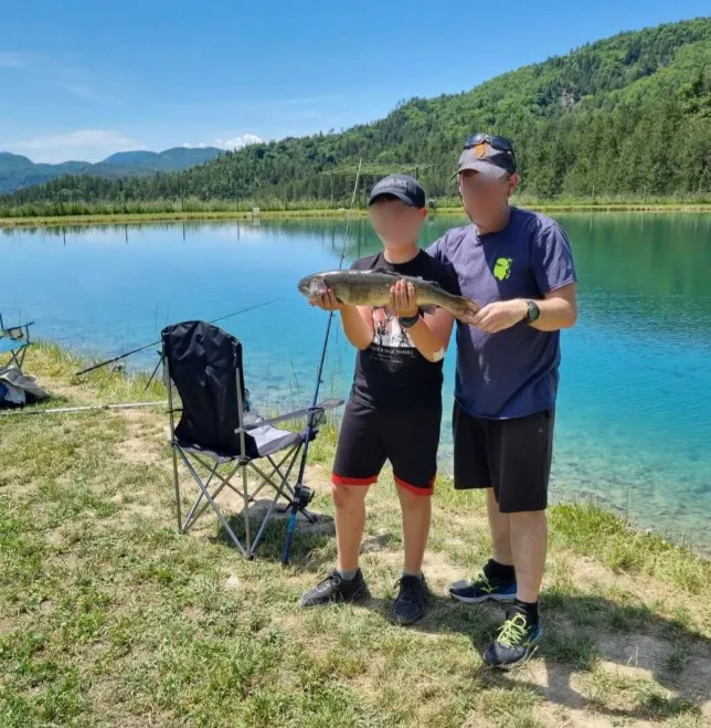 Tente glamping entre lac et montagnes