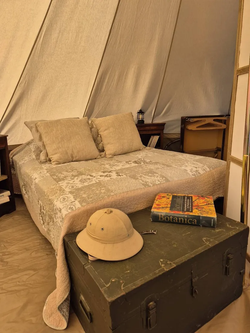 Tente glamping entre lac et montagnes