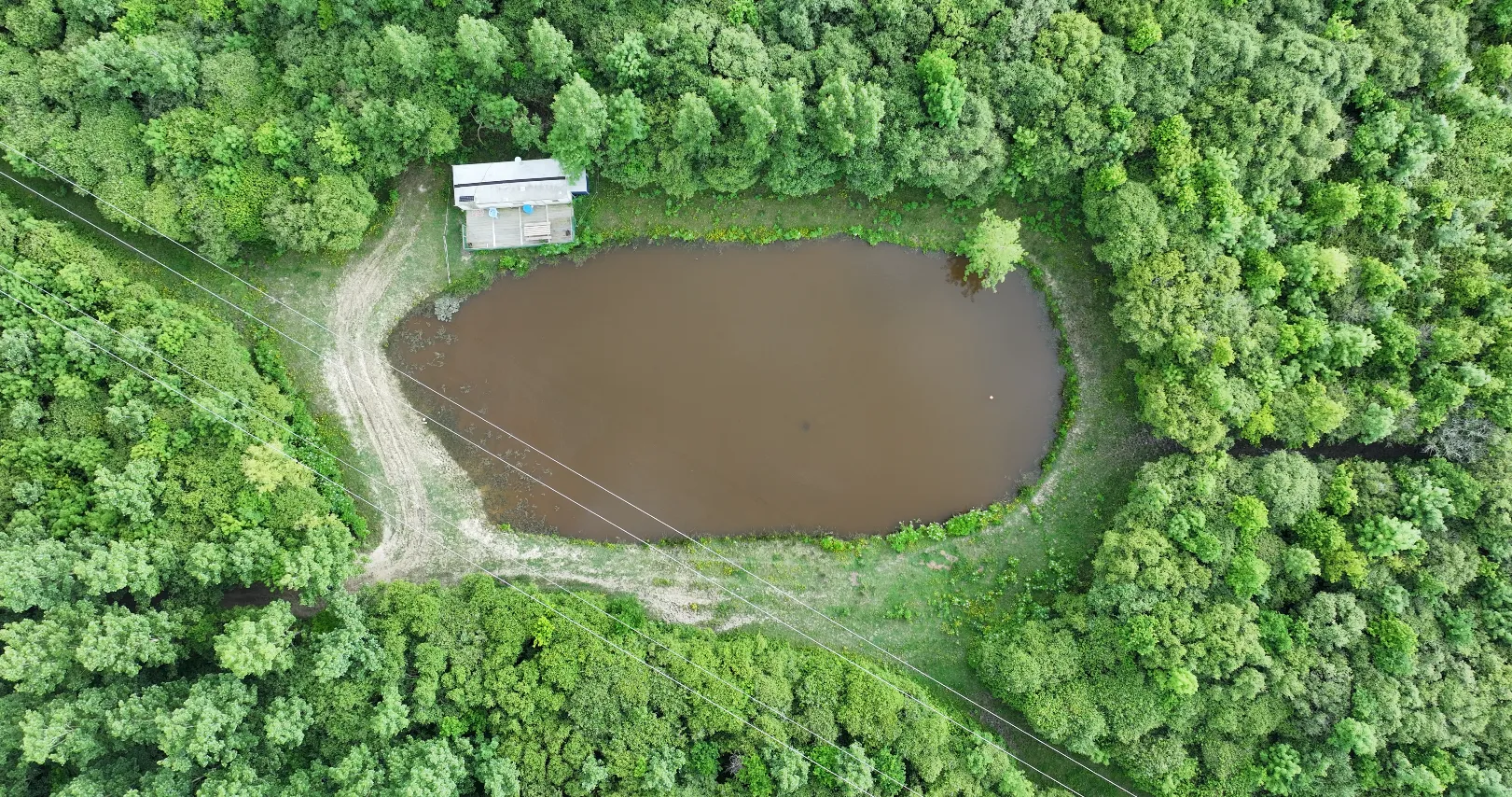 Mobil home en pleine nature avec étang privé et animaux sur la propriété
