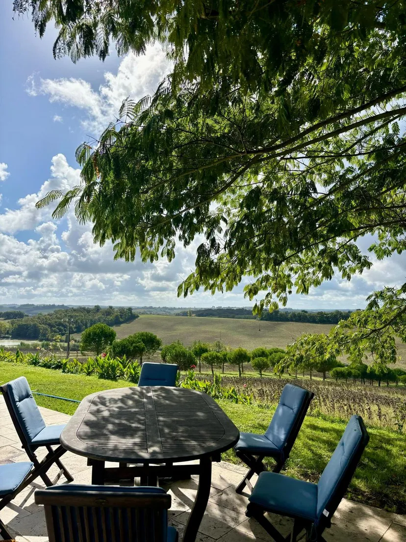 Room for 2 in a castle with private lake of 12.36 ac