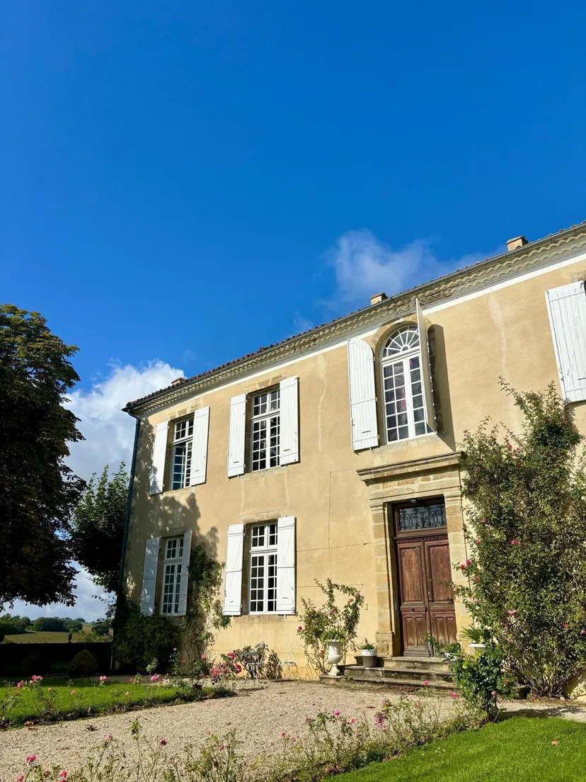 Room for 2 in a castle with private lake of 12.36 ac
