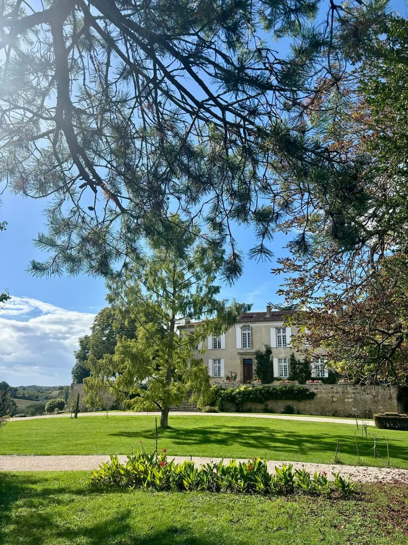 Room for 2 in a castle with private lake of 12.36 ac