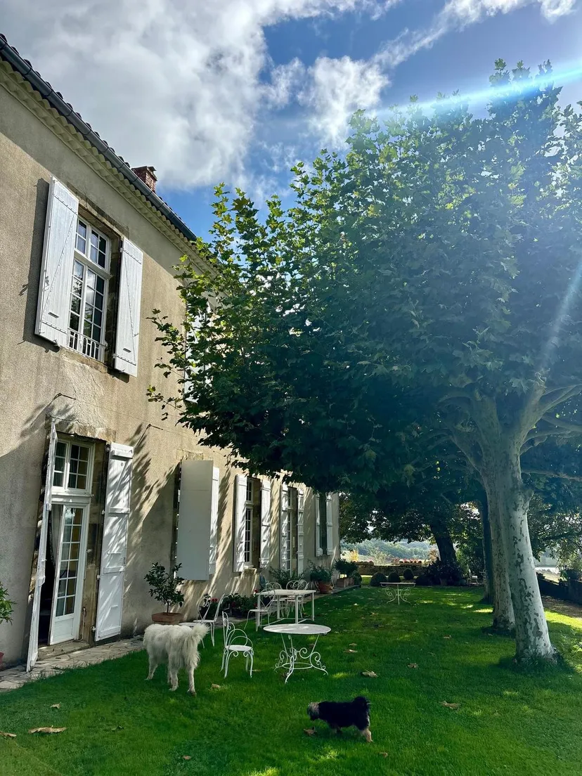 Room for 2 in a castle with private lake of 12.36 ac