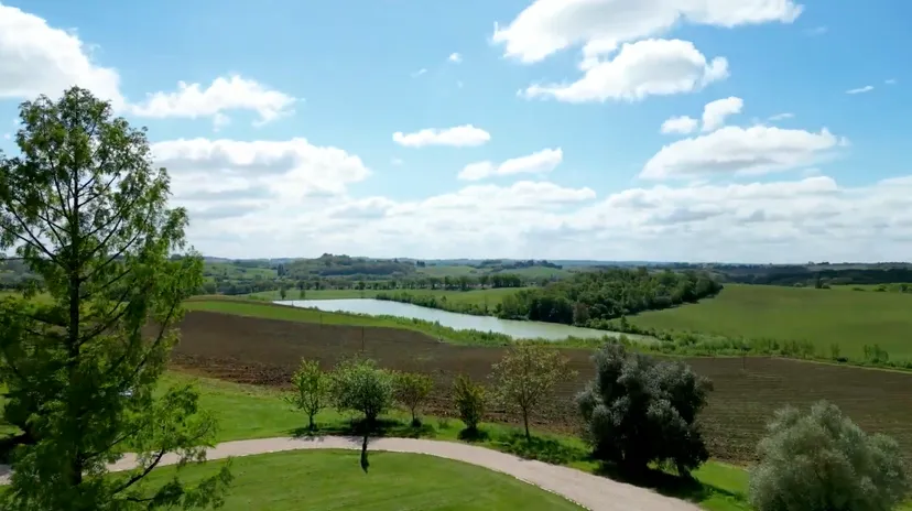 Room for 2 in a castle with private lake of 12.36 ac