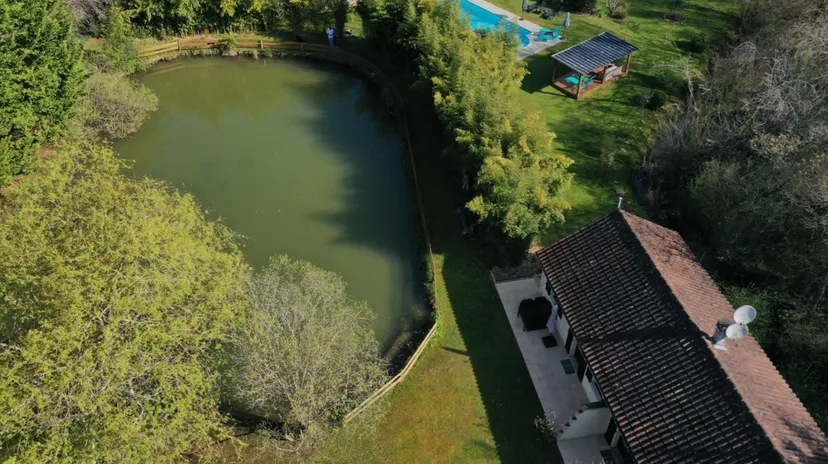 Gîte à proximité des grottes de Lascaux avec accès à deux étangs privés et une piscine - BMB