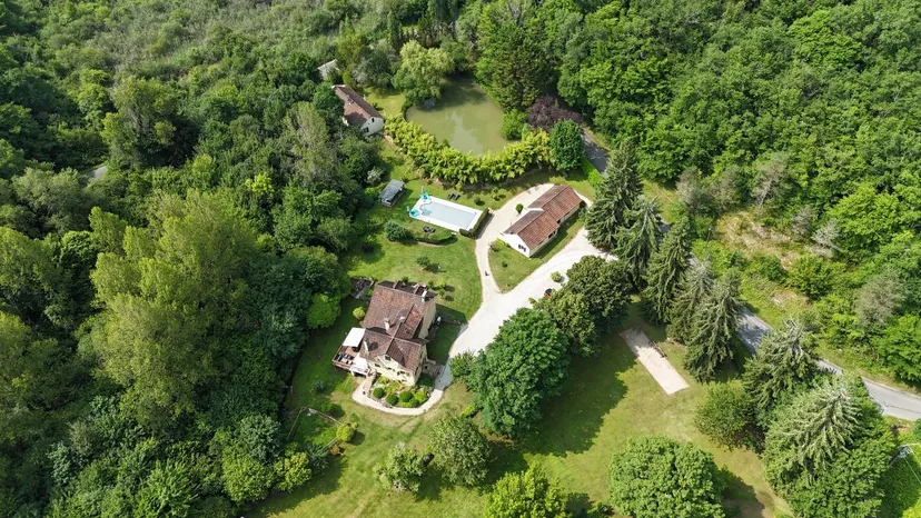 Gîte à proximité des grottes de Lascaux avec accès à deux étangs privés et une piscine - BMB