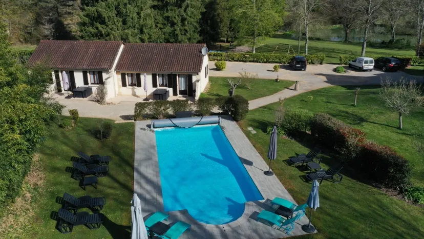 Gîte à proximité des grottes de Lascaux avec accès à deux étangs privés et une piscine - BMB