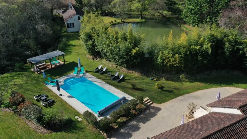 Gîte à proximité des grottes de Lascaux avec accès à deux étangs privés et une piscine - BMB
