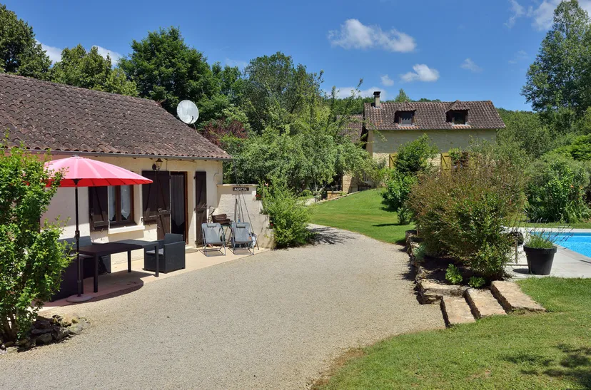Gîte à proximité des grottes de Lascaux avec accès à deux étangs privés et une piscine - BMB