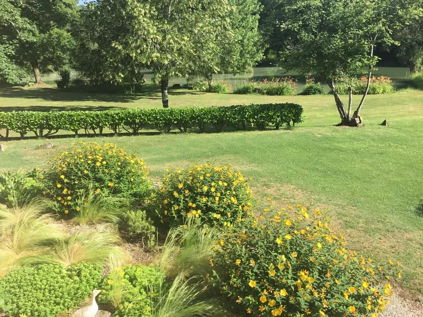 Gîte avec piscine et 2 étangs privés pour 4 personnes proche de Lascaux - TIL