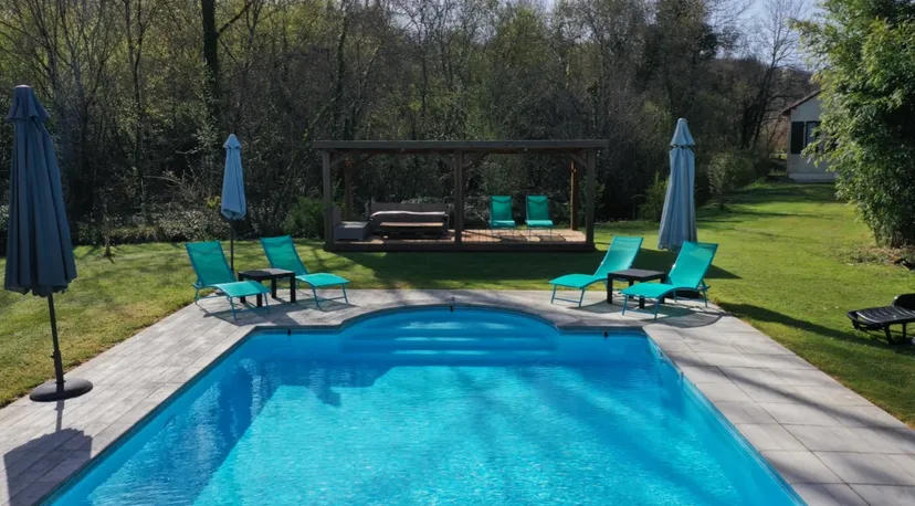 Gîte avec piscine et 2 étangs privés pour 4 personnes proche de Lascaux - TIL
