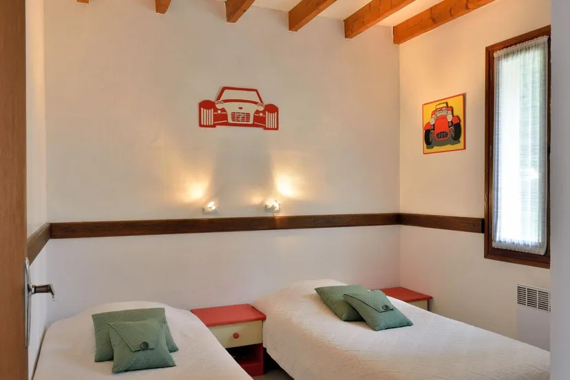 Gîte avec piscine et 2 étangs privés pour 4 personnes proche de Lascaux - TIL