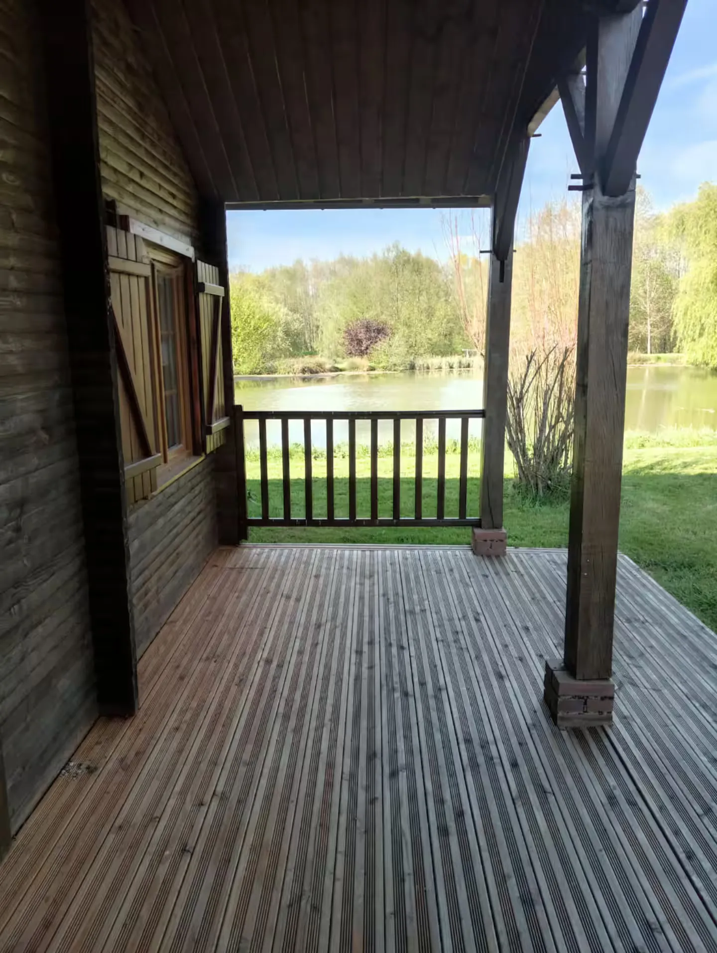 Location chalet de 1 à 4 personnes au bord de deux étangs privés