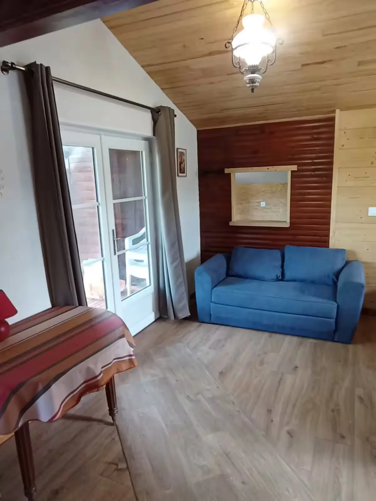 Location chalet de 1 à 4 personnes au bord de deux étangs privés
