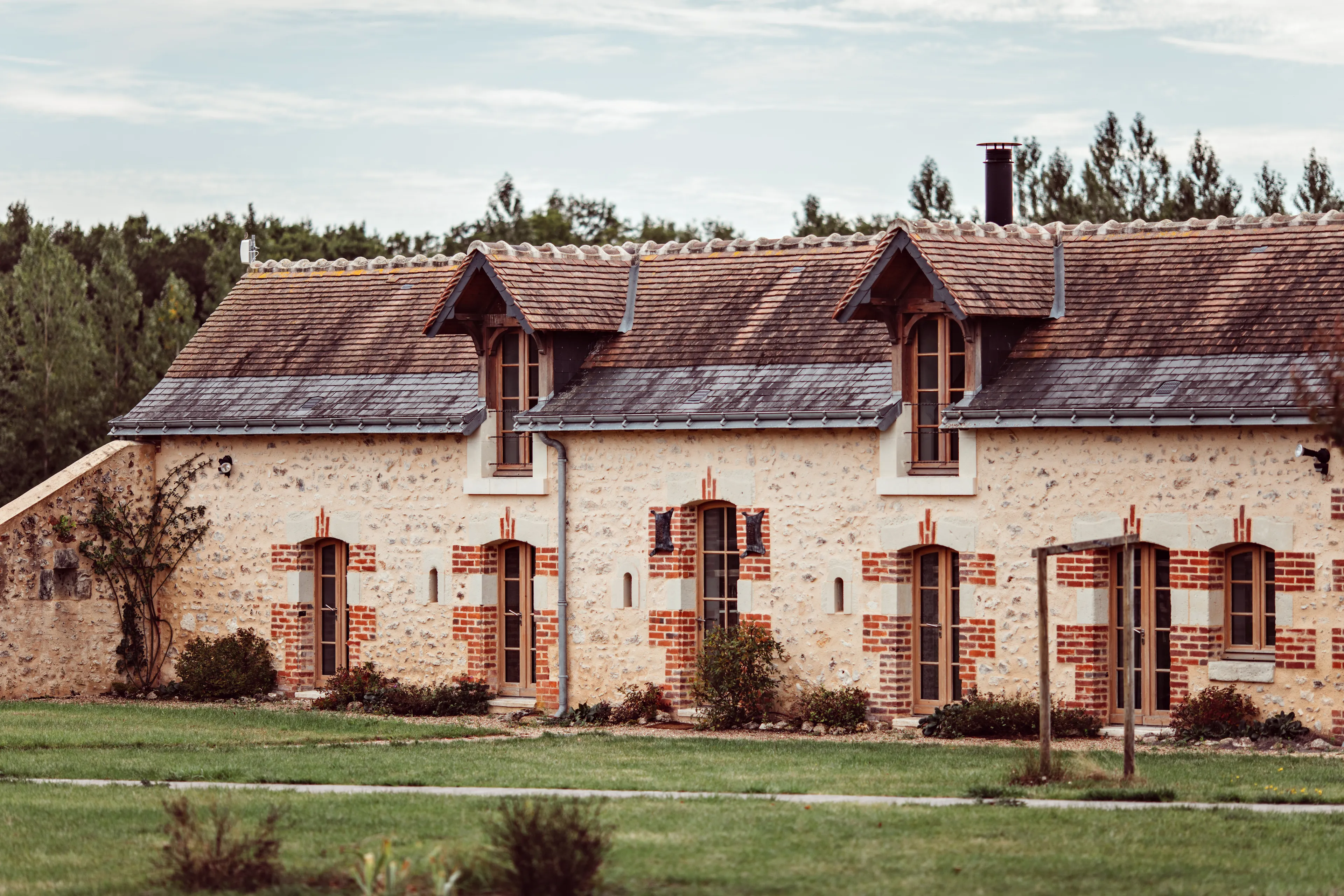 Séjour en Indre-et-Loire, 2-4 personnes, au bord d’un étang privé sauvage de 15ha