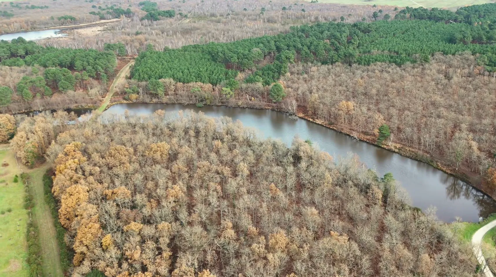 Maison contemporaine pour 8 personnes de charme avec accès à un étang de pêche privé de 15ha