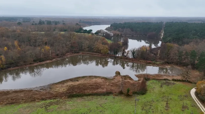 Maison contemporaine pour 8 personnes de charme avec accès à un étang de pêche privé de 15ha