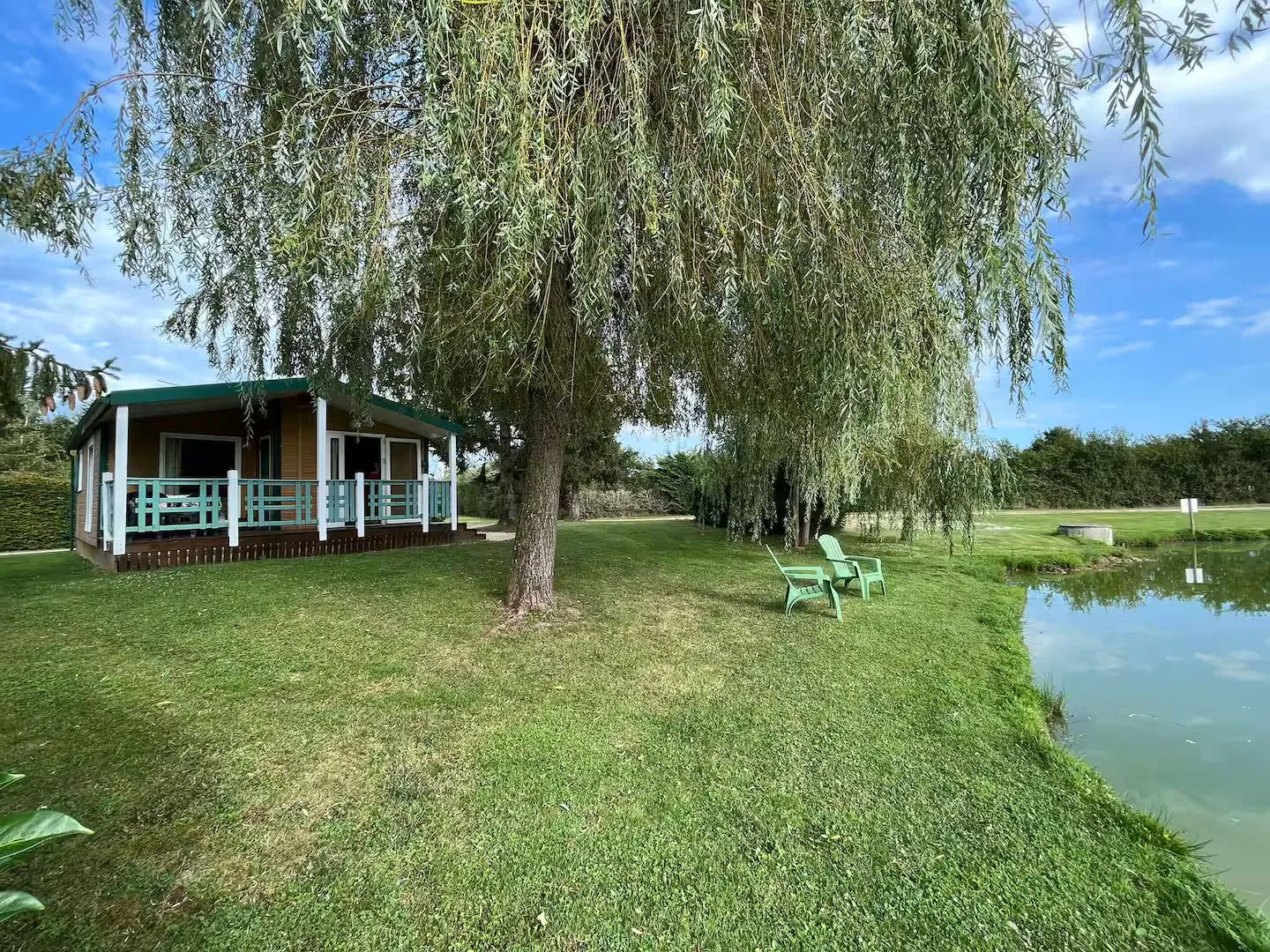 Location chalet 2 GJ familial sur un domaine de 5ha avec 3h d'étang
