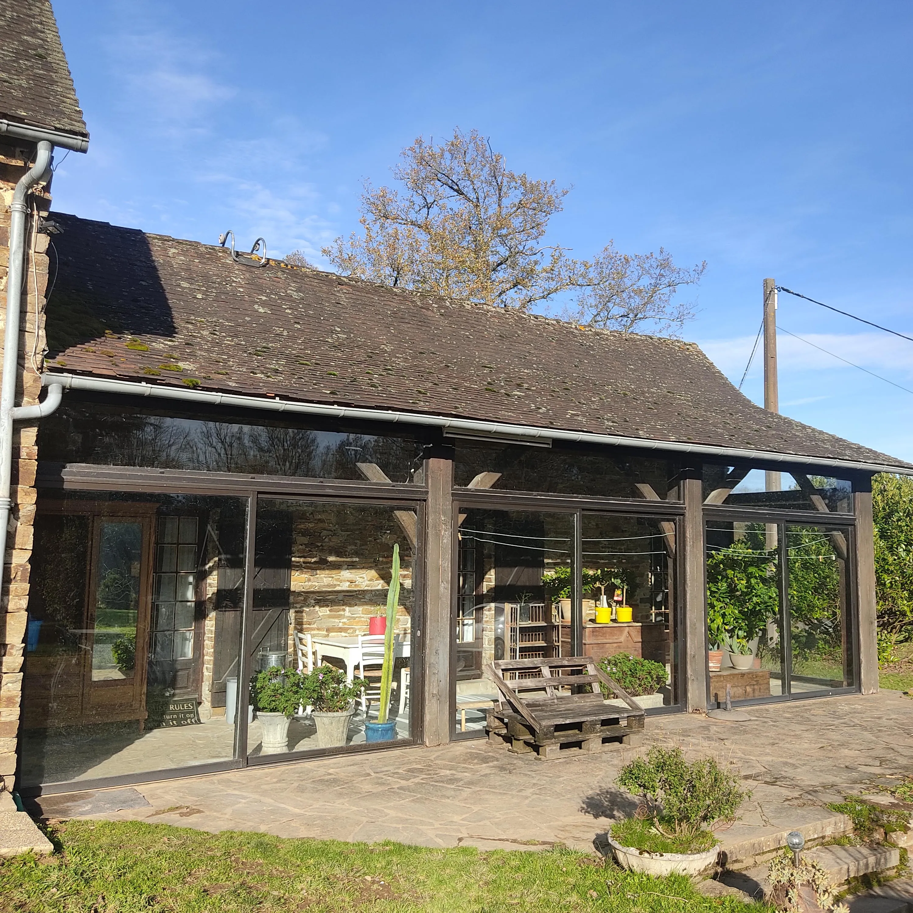 Fishing cottage for 2 to 4 people with pond of 1.24 ac in Dordogne