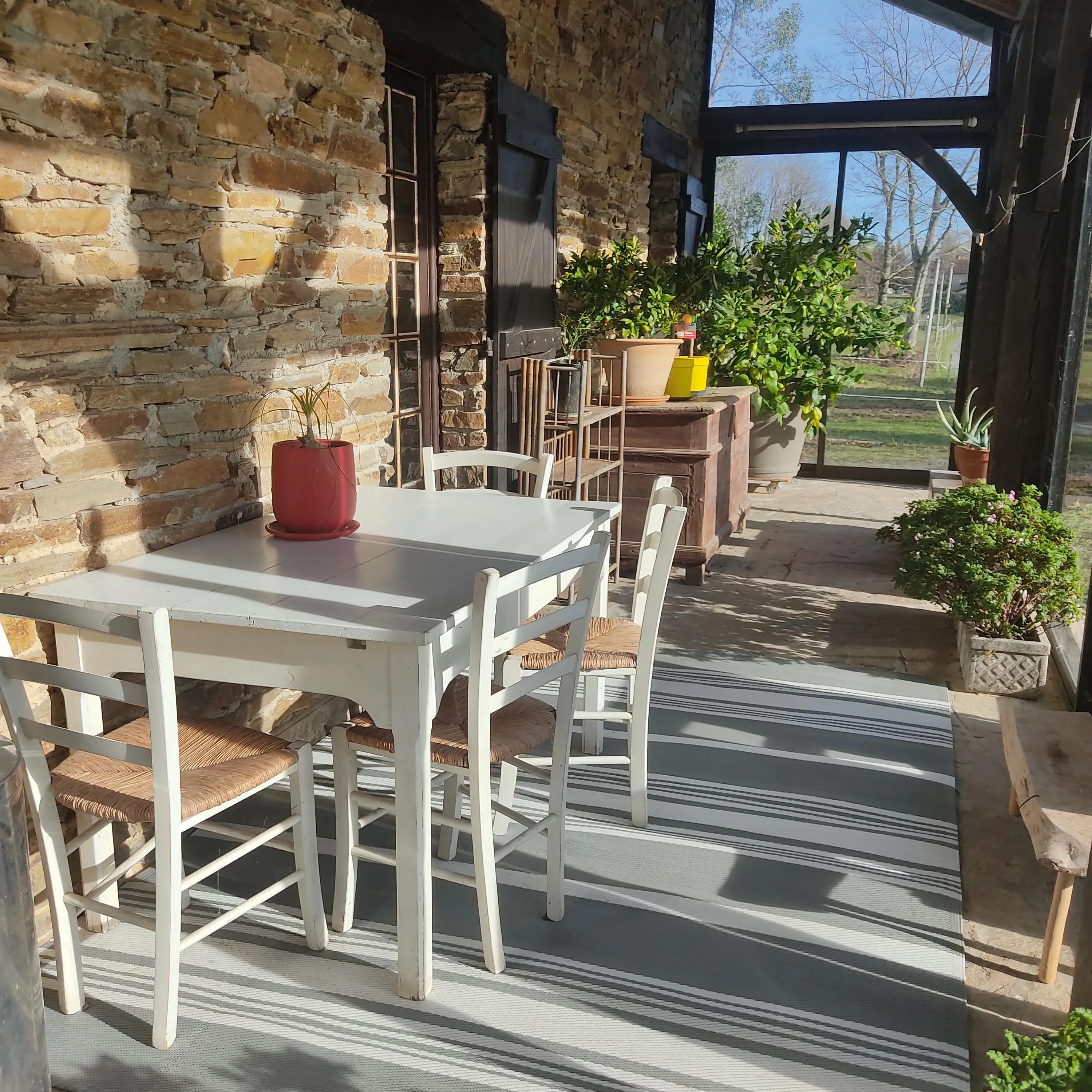 Fishing cottage for 2 to 4 people with pond of 1.24 ac in Dordogne